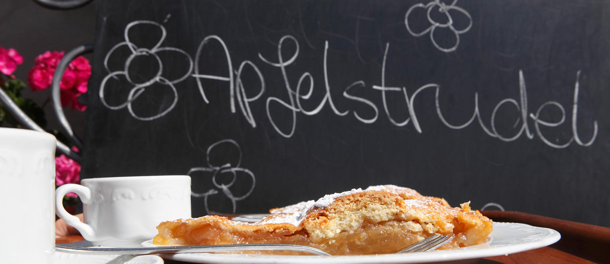 Südtiroler Apfelstrudel morgens und nachmittags